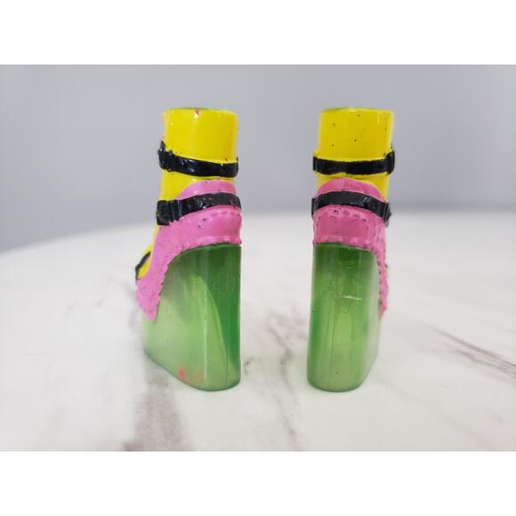 BRATZ Yasmin Action Heroez Girls Toy Doll REPLACEMENT SHOES FEET BOOTS - Picture 3 of 4